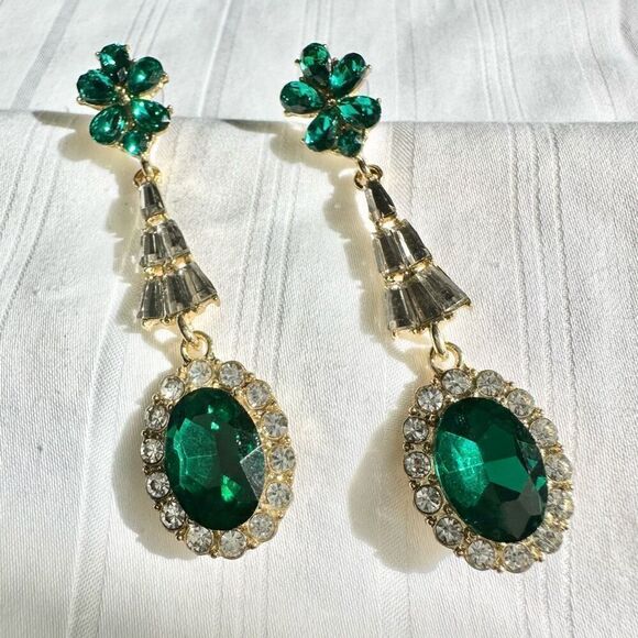 Emerald green dangle pear and oval cut earrings - Picture 3 of 4